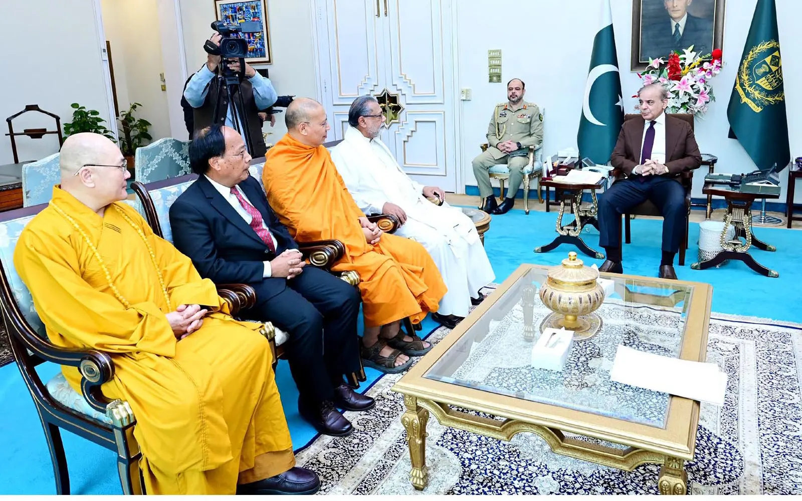 Delegation of visiting Buddhist leaders calls on Prime Minister