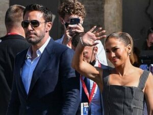 Personal photo of J.Lo on Affleck's phone slammed as AI-generated