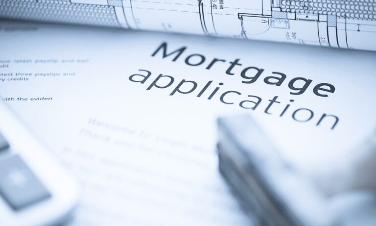 Rising rates send mortgage applications tumbling