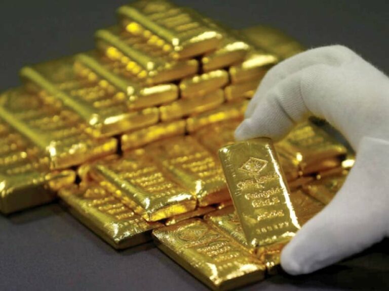 Gold prices drop by Rs1,400 per tola, silver rates inch up