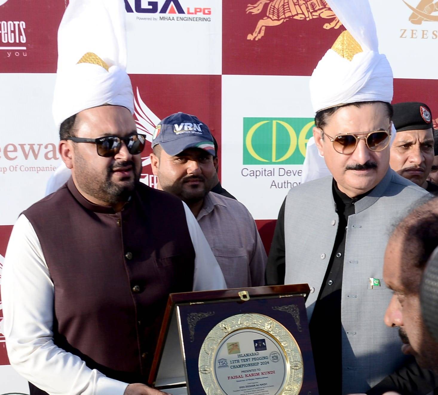 Chief Organiser Syed Zeeshan Naqvi, former Deputy Mayor Islamabad, presenting souvenir to Governor of Khyber Pakhtunkhwa Faisal Karim Kundi