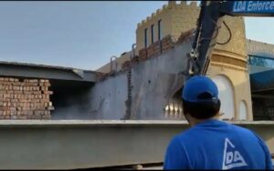 LDA demolishes/seals eight illegal buildings in Lahore