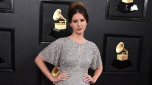 Lana Del Rey fights back 'stalkers' while out in Paris: 'Don't follow me!'