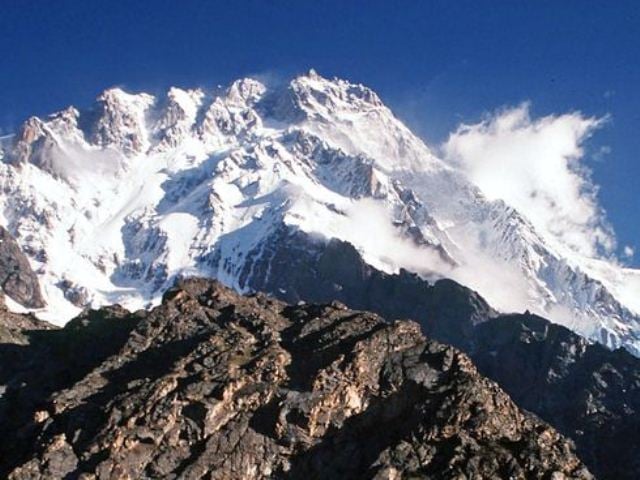 the climber reached the 8 849 metre summit on saturday but collapsed while descending the hillary step ice wall photo afp