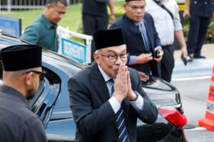 malaysia s opposition leader anwar ibrahim attends a news conference outside the national palace in kuala lumpur malaysia november 22 2022 reuters hasnoor hussain