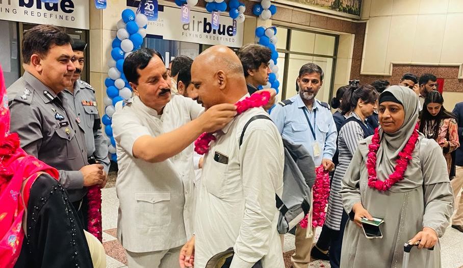 Pakistani Hajj pilgrims receive warm welcome at Lahore Airport