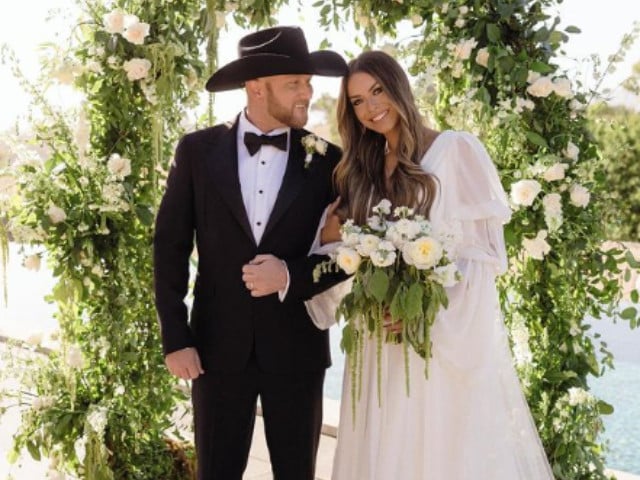 Singer Cole Swindell and Courtney Little are married