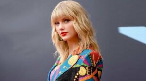 Taylor Swift sends love to newly engaged couple at her Edinburgh concert